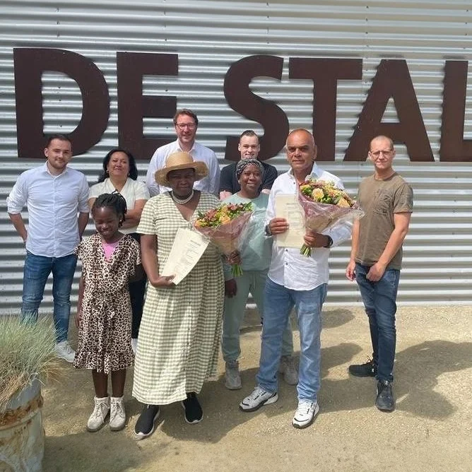 trotse medewerkers Bernadette en Oemer